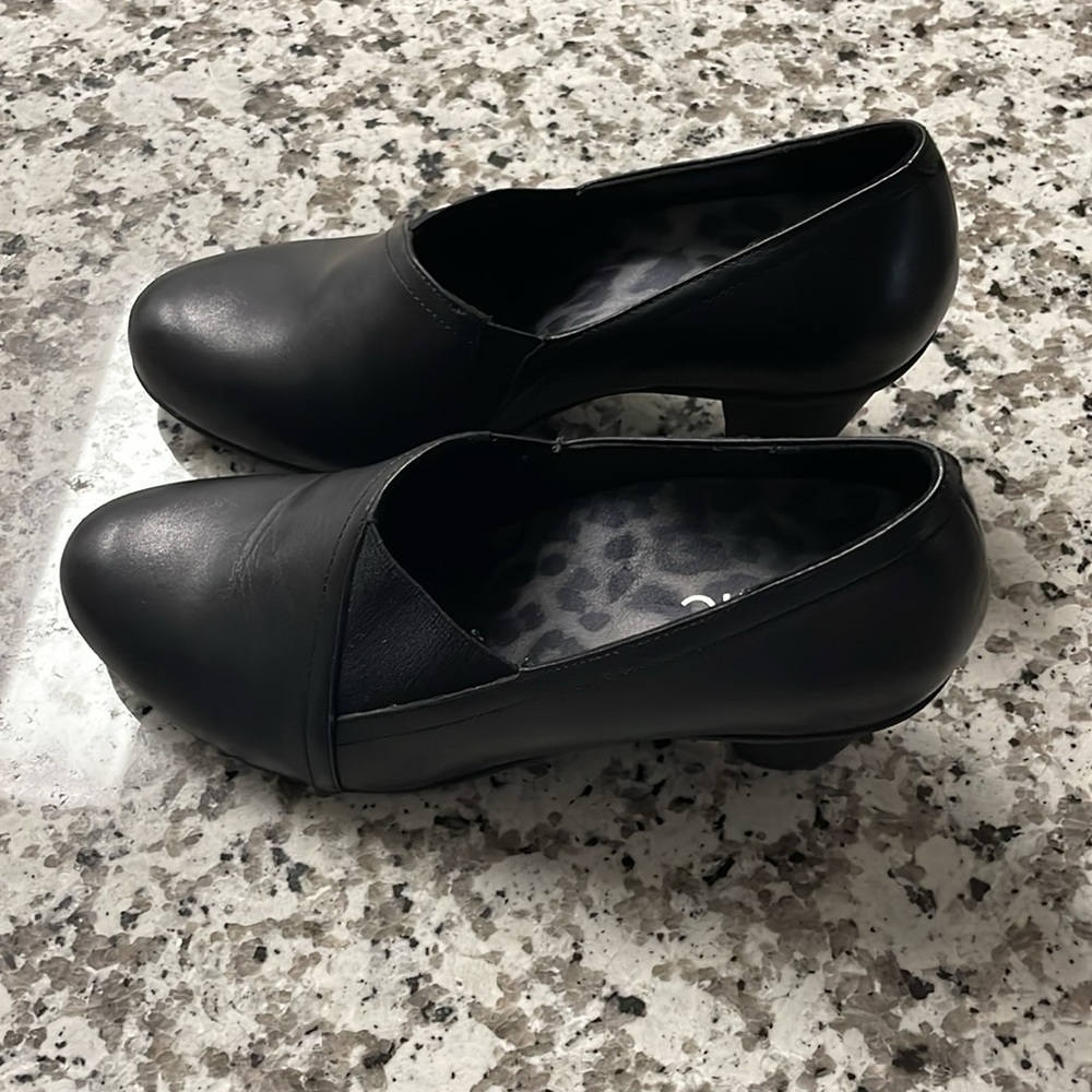 Vionic | Sumner Genuine Leather Black Pumps w/ Orthaheel Size 7.5 - Picture 4 of 10